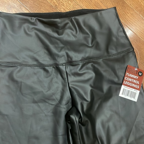 NWT tummy control leather leggings in size M - Picture 4 of 7
